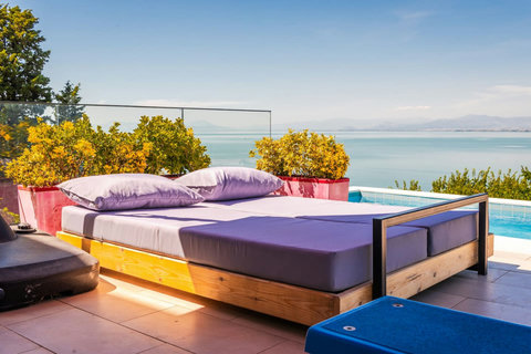 Pool & Jacuzzi Details