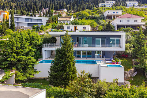 View of the villa (Center)