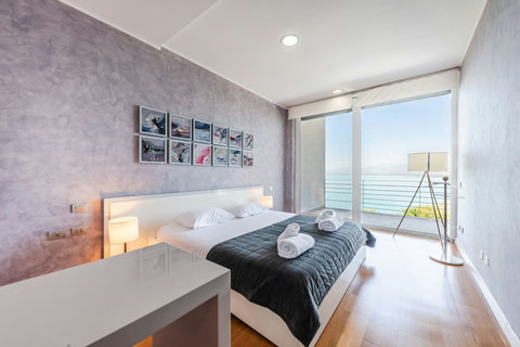 Bedroom 1 - Double Room (King Size | First Floor)