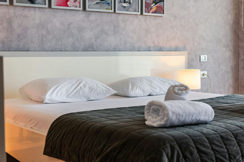 Bedroom 1 Details - Double Room (King Size | First Floor)