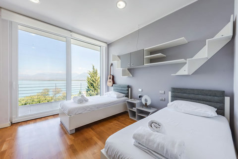 Bedroom 2 - Double room (Two single beds| First floor)