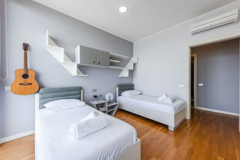 Bedroom 2 - Double room (Two single beds| First floor)