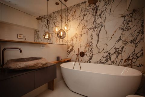 Bathroom 1 (Ensuite to bedroom 1)