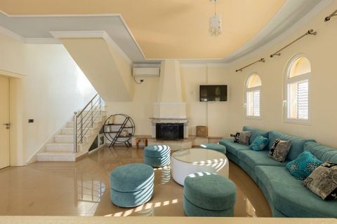 Living room (Ground floor)