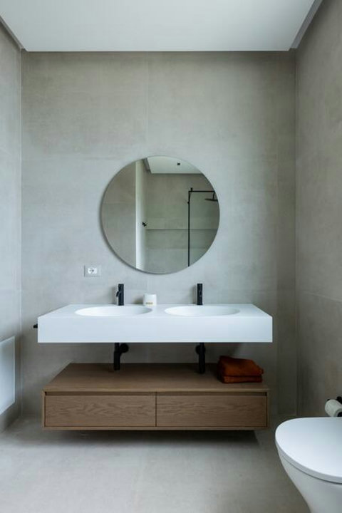 Bathroom 1 (Ensuite to bedroom 1)