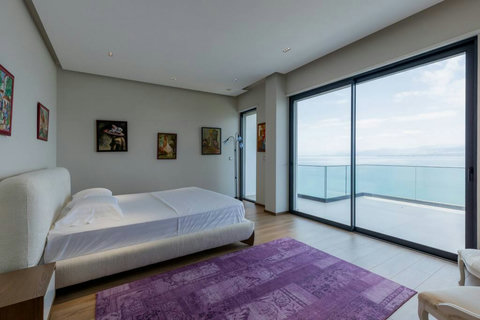 Bedroom 1 with a king bed (First floor)