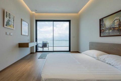 Bedroom 2 with a king bed (First floor)