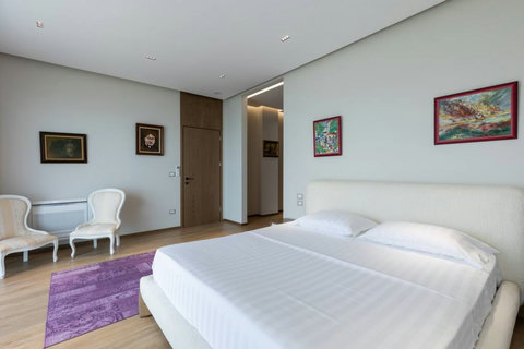 Bedroom 1 with a king bed (First floor)