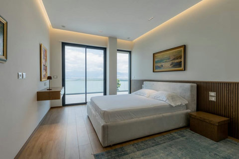 Bedroom 3 with a king bed (First floor)