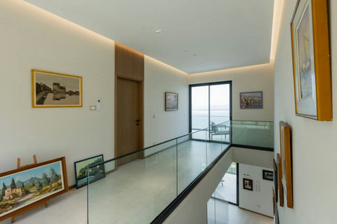 Hallway (First floor)