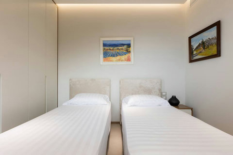 Bedroom 4 with two single beds (First floor)