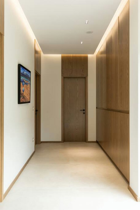 Hallway (First floor)