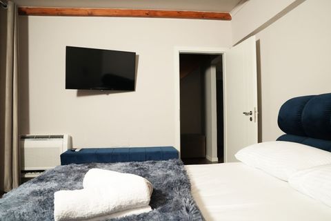 Bedroom 2 with a double bed (King size | first floor)