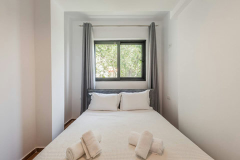 Bedroom with a double bed