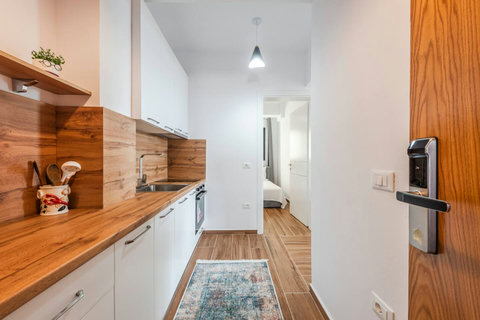 Entrance and fully-equipped kitchen