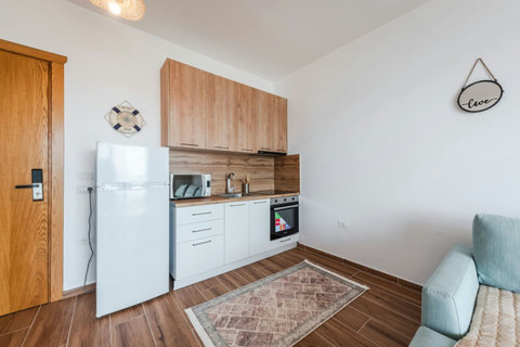 Fully-equipped kitchen