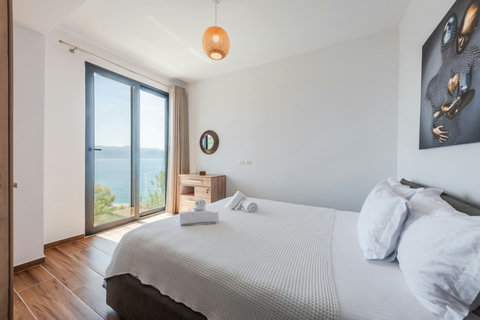 Bedroom with a double bed