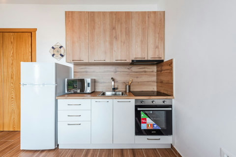 Fully-equipped kitchen