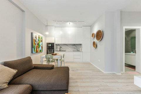 Fully-equipped kitchen & dining area
