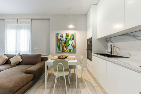 Fully-equipped kitchen & dining area