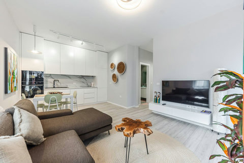 Living room and fully-equipped kitchen