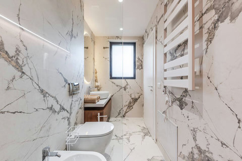 Bathroom 1 (Ensuite to bedroom 1)