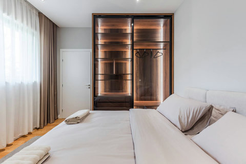 Bedroom 1 with a king bed (Ground floor)