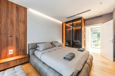 Bedroom 3 with a king bed (First floor)