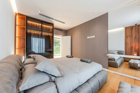 Bedroom 3 with a king bed (First floor)