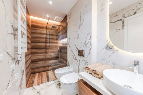 Bathroom 1 (Ensuite to bedroom 1)