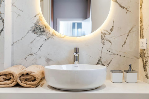 Bathroom 1 (Ensuite to bedroom 1)