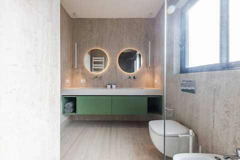 Bathroom 2 (Ensuite to bedroom 2)