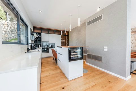 Fully-equipped kitchen (Ground floor)