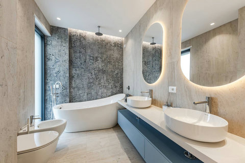 Bathroom 3 (First floor)