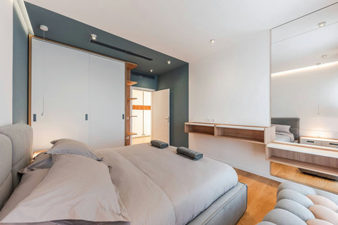 Bedroom 4 with a king bed (First floor)