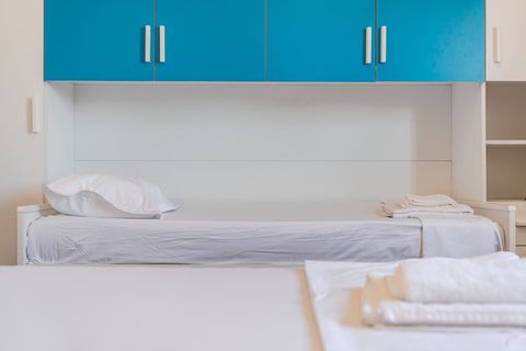 Bedroom 1 Details - Triple Room (3 single beds | Ground Floor)