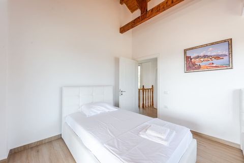 Bedroom 3 Details - Double Room (2 single Beds | First Floor)