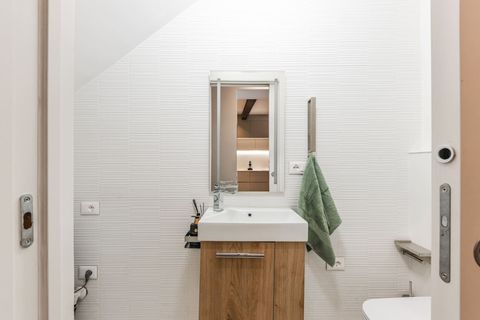 Bathroom 1 (Ground floor)