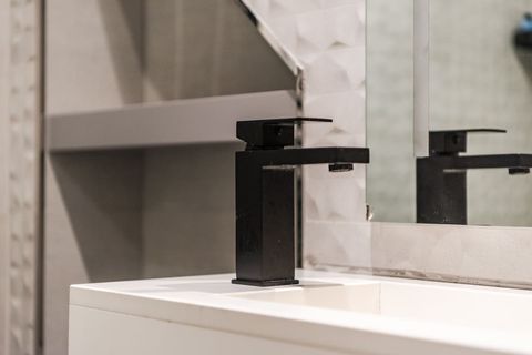 Bathroom 2 details (First floor)