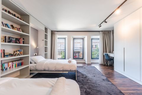 Bedroom 1 with two single beds (First floor)