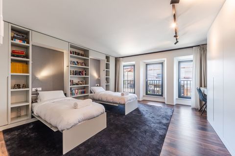 Bedroom 1 with two single beds (First floor)