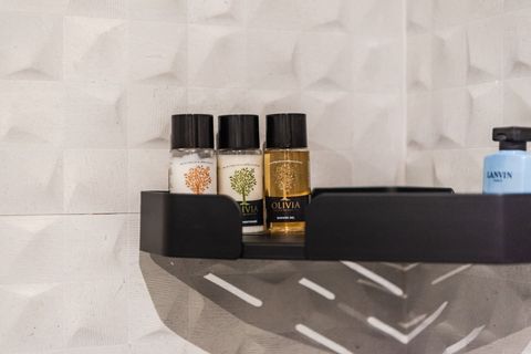 Bathroom 2 details (First floor)