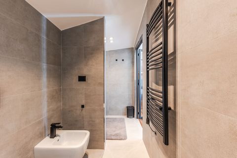 Bathroom 3 (Ensuite to bedroom 3 | Second floor)