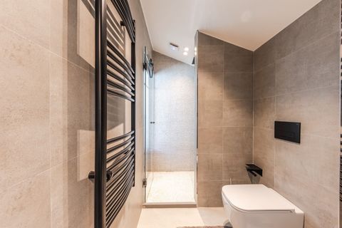 Bathroom 3 (Ensuite to bedroom 3 | Second floor)