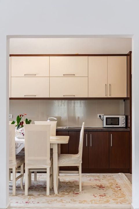 Fully-equipped kitchen and dining area