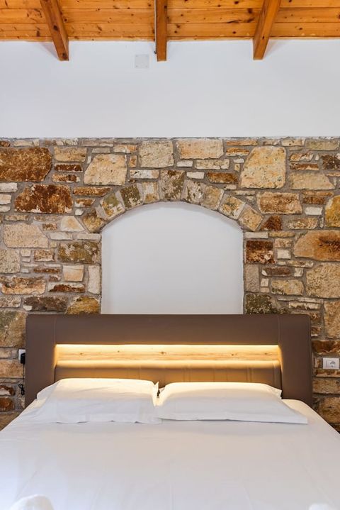 Bedroom 1 Details - Double Room (King Size)