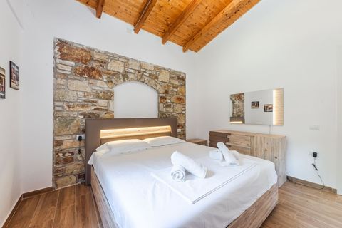 Bedroom 1 - Double Room (King Size)