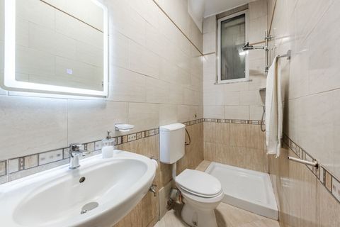 Bathroom 2 (Ensuite to bedroom 2)