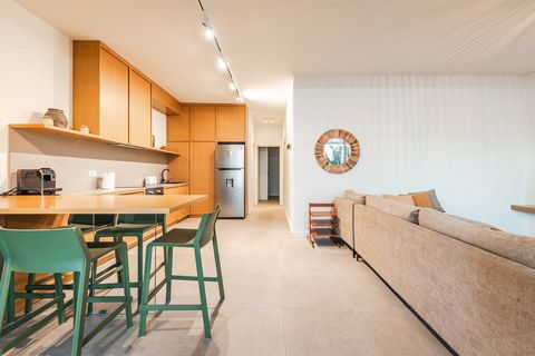 Fully Equipped Kithchen & Dining Area