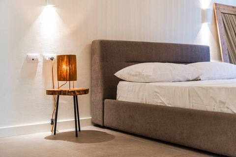 Bedroom 1 Details- Double room (King size | The Main House)